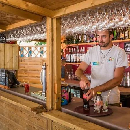Kamp alanı Flower Le Pont Du Tarn *